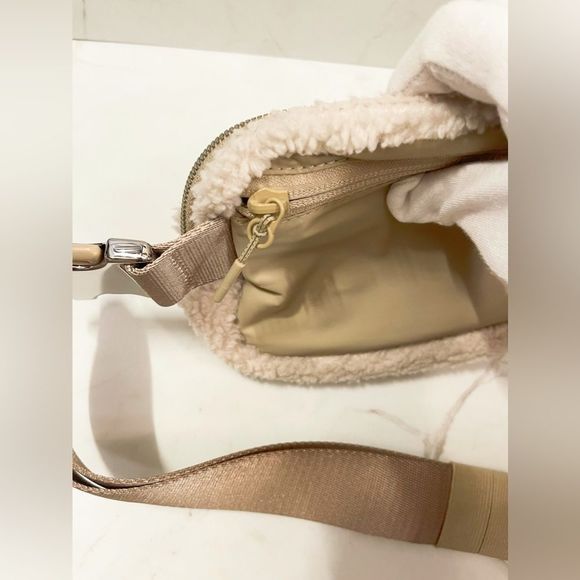 LULULEMON Everywhere Fleece Belt Bag - Picture 9 of 13